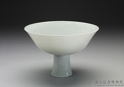 图片[2]-Stem bowl with dragon decoration in sweet-white glaze, Ming dynasty, Yongle reign (1403-1424)-China Archive